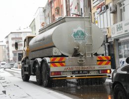 Aksaray Belediyesi, tuzlama ve solüsyon çalışmaları yapıyor