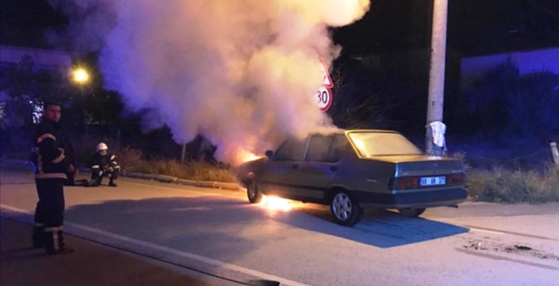 Seyir halindeki otomobilde yangın çıktı