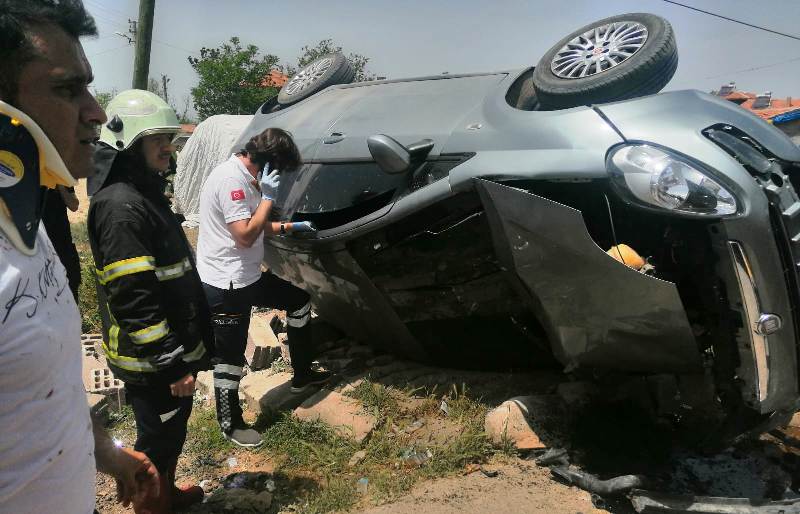 Aksaray’da otomobil bahçe duvarını çarptı :1 ölü 1 yaralı