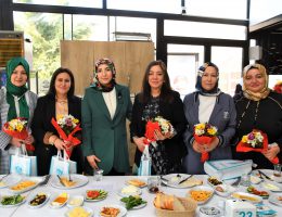 Aksaray Belediyesi’nden engelli kadınlara özel kutlama