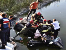 Otomobil sulama kanalına uçtu 1 kişi öldü 3 kişi yaralandı
