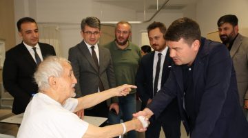 Aksaray Belediye Başkanı Dinçer Kazazede işçileri hastanede ziyaret etti