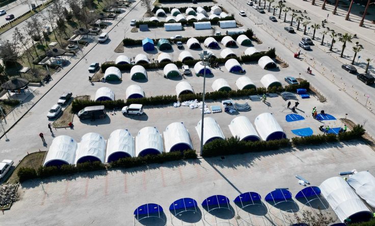 Belediye ekipleri Kahramanmaraş’ta çadır kent kurulumuna başladı