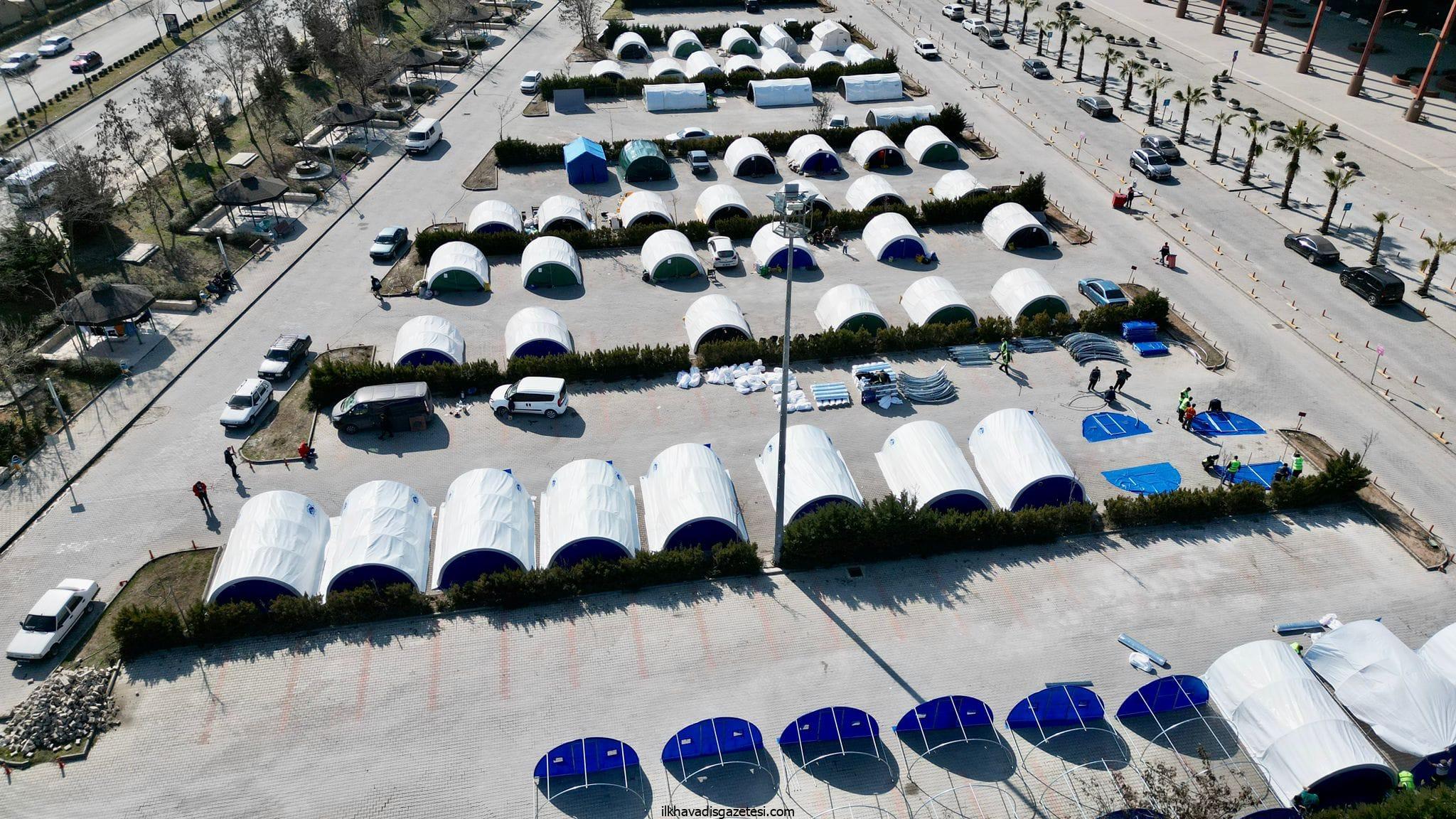 Belediye ekipleri Kahramanmaraş’ta çadır kent kurulumuna başladı