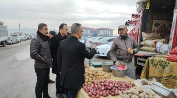 İYİ Parti Aksaray Belediye Başkan Adayı Karacaer pazarcı esnafını ziyaret eti