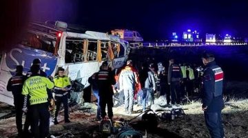 Aksaray’da yolcu otobüsü devrildi 2 ölü , 6’sı ağır 34 kişi yaralı
