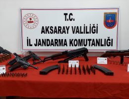 Aksaray’da Jandarma’dan silah ve uyuşturucu satıcılarına şafak operasyonu