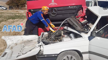 Aksaray’da otomobil ile kamyon çarpıştı otomobil sürücüsü yaşamını yitirdi