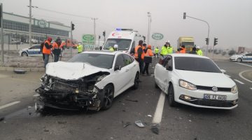 Aksaray’da yoğun sis kazaya neden oldu: 1’i polis 4 yaralı